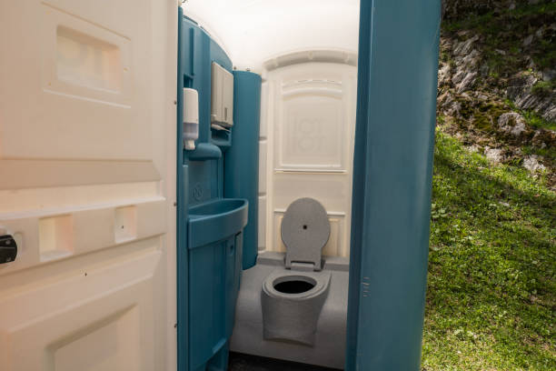 Best Portable Toilet Rental for Emergency Services  in Moweaqua, IL